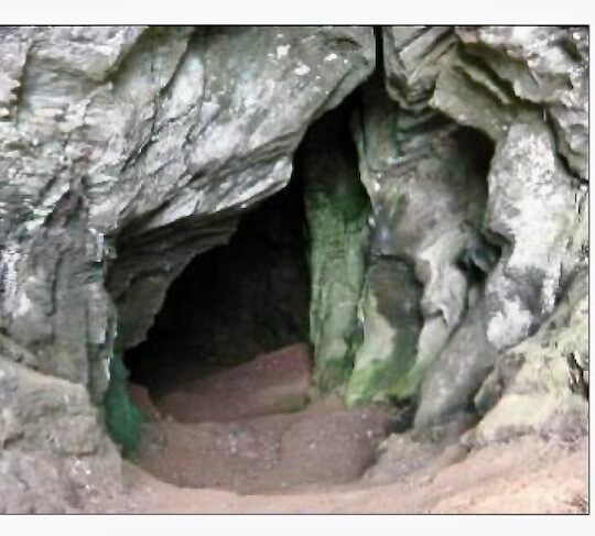 Les Grottes des Faux-Monnayeurs entre Mystères et Réalité